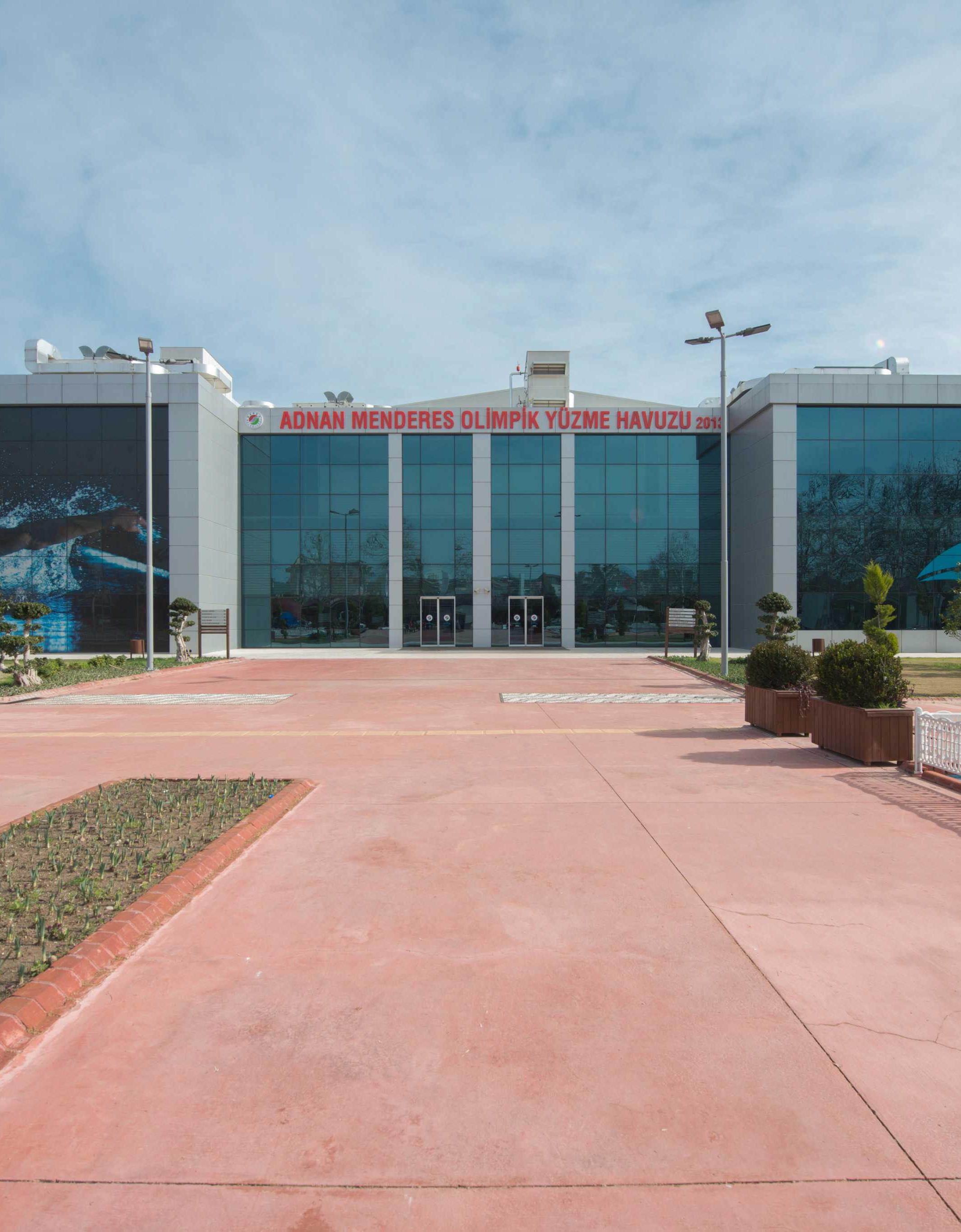 Adnan Menderes Olimpik Yüzme Havuzu